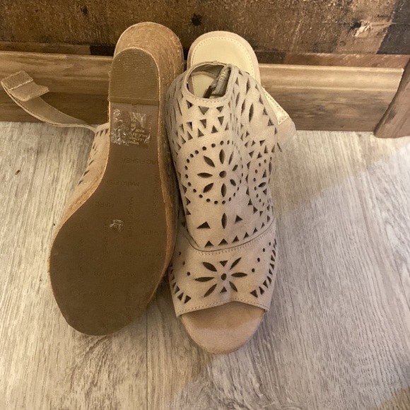 Like new Marc Fisher wedges - Picture 3 of 5